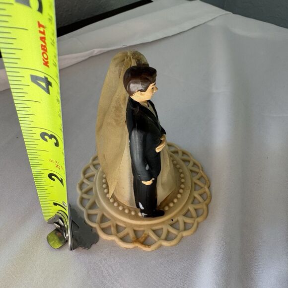 Vintage Wedding Cake Topper Bride & Groom Plastic w Mesh Dress & Veil Tuxedo - Picture 5 of 6